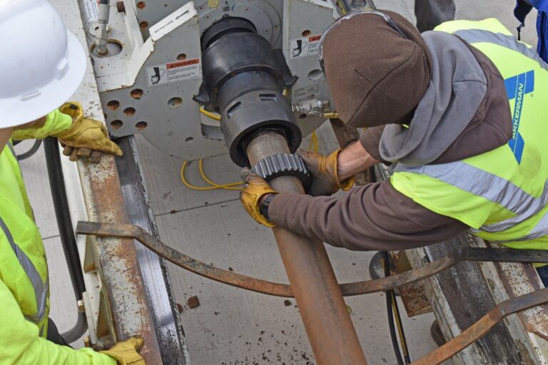 Launch Shaft Break-out Tool